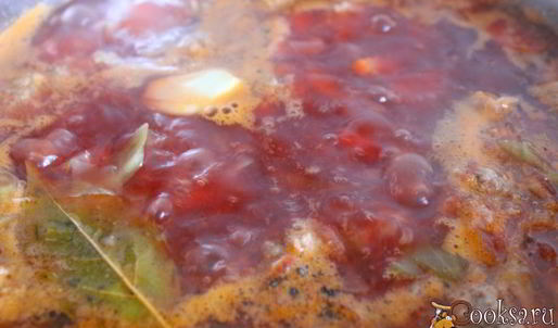 летний борщ с молодой капустой и фрикадельками