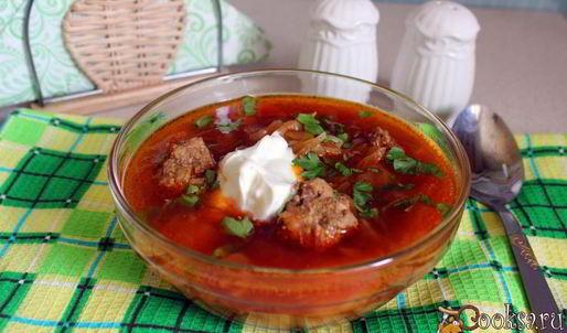 летний борщ с молодой капустой и фрикадельками