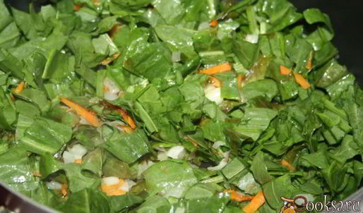 зеленый борщ со щавлем и маринованными огурцами