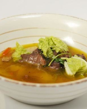 Бульон из копченой грудинки с желудочками