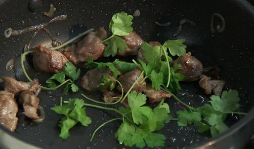 бульон из копченой грудинки с желудочками