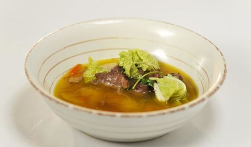 бульон из копченой грудинки с желудочками