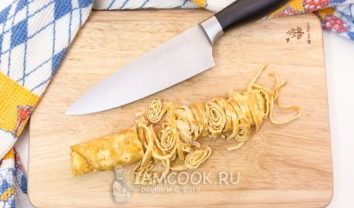 бульон с лапшой из яичных блинчиков