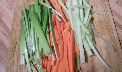 бульон с овощами и куриными клесами