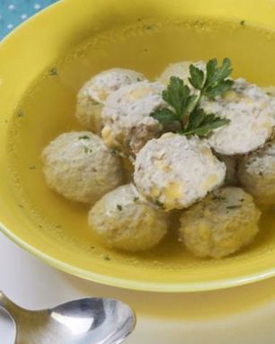 Куриный бульон с фрикадельками