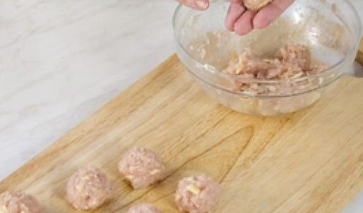 куриный бульон с фрикадельками