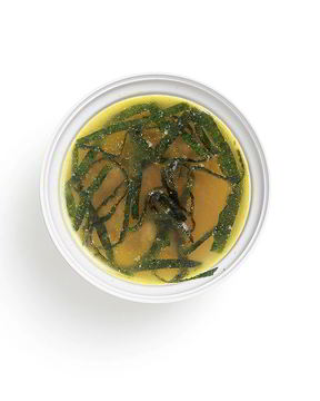 Куриный бульон с водорослями нори