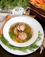 Куриный бульон со шпинатом и омлетом