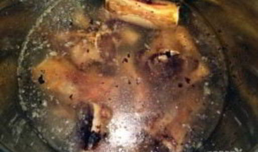 насыщенный говяжий бульон