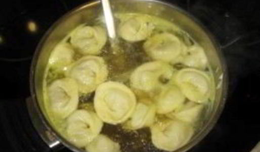 пельмени с бульоном