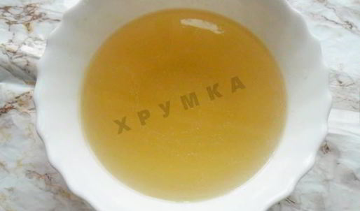 прозрачный мясной бульон из свинины