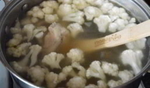 суп из цветной капусты на мясном бульоне