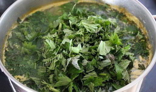 суп с крапивой на курином бульоне