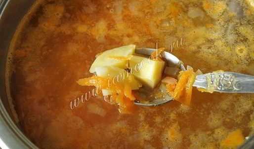 зеленый борщ со щавелем на мясном бульоне