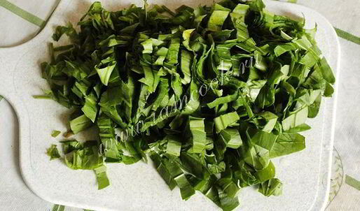 зеленый борщ со щавелем на мясном бульоне