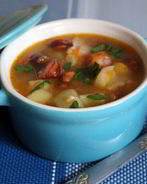 Фасолевый суп с охотничьими колбасками