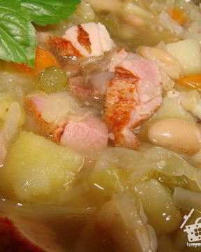 Гарбюр — густой крестьянский суп с капустой