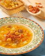 Гороховый суп с беконом и гренками