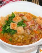 Гороховый суп с копченой колбасой и беконом