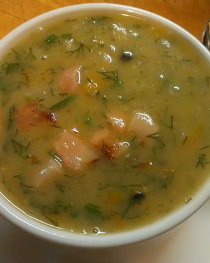 Гороховый суп с копчеными ребрами и беконом