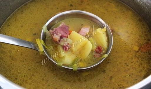 гороховый суп с копчеными ребрами и овощами