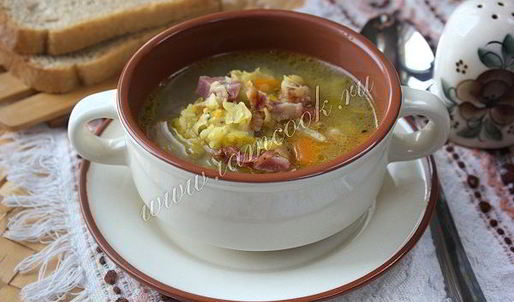 гороховый суп с копчеными ребрами и овощами