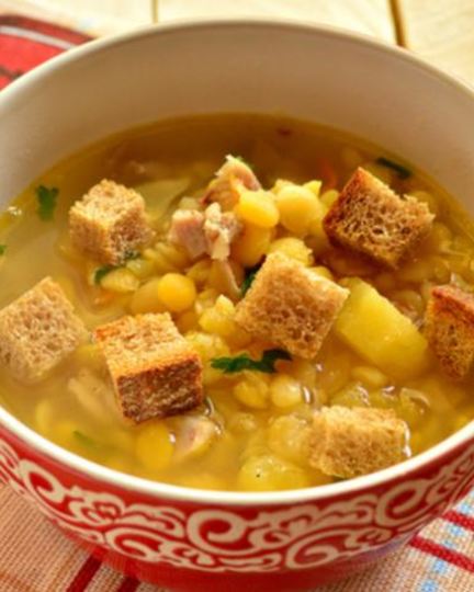 Рецепт горохового супа с курицей и сухариками
