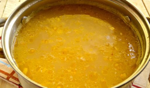 гороховый суп с курицей и сухариками