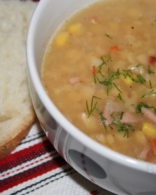 Гороховый суп с сосисками и сладкой кукурузой