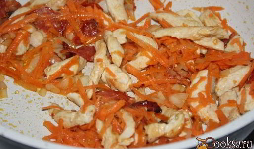 густой гороховый суп с куриной грудкой и чорризо