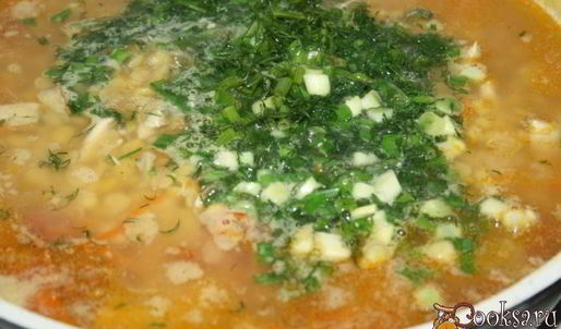 густой гороховый суп с куриной грудкой и чорризо