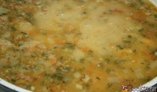 густой гороховый суп с куриной грудкой и чорризо