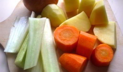 легкий гороховый суп с чесночными гренками