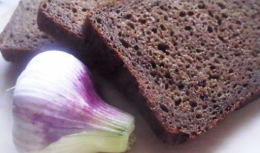 легкий гороховый суп с чесночными гренками