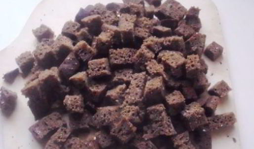 легкий гороховый суп с чесночными гренками