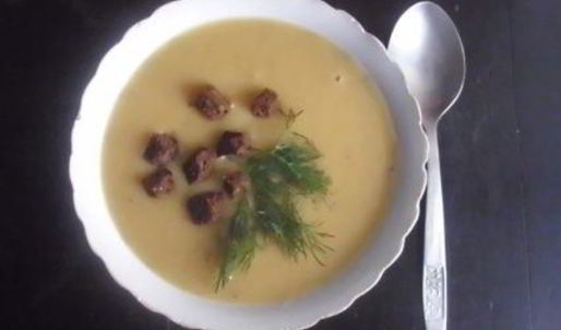 легкий гороховый суп с чесночными гренками