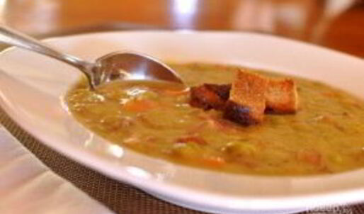 простой гороховый суп с копченостями