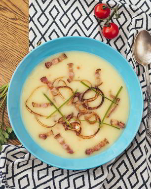 Суп гороховый с беконом и луком-фри