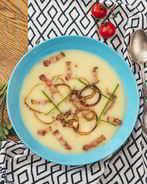 Суп гороховый с беконом и луком-фри