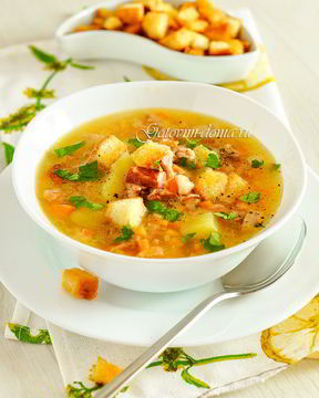 Суп гороховый с копчеными ребрышками