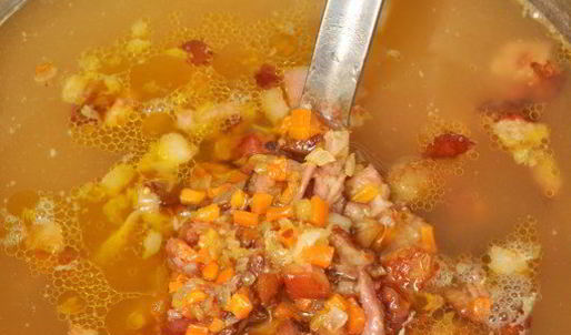 суп гороховый с копчеными ребрышками