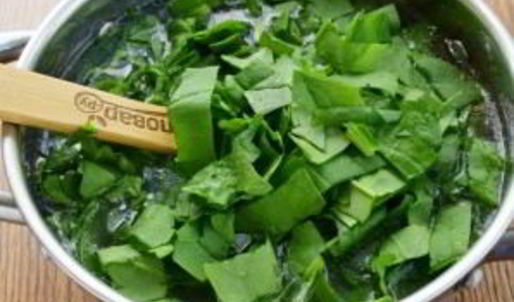 суп из шпината и бараньего гороха