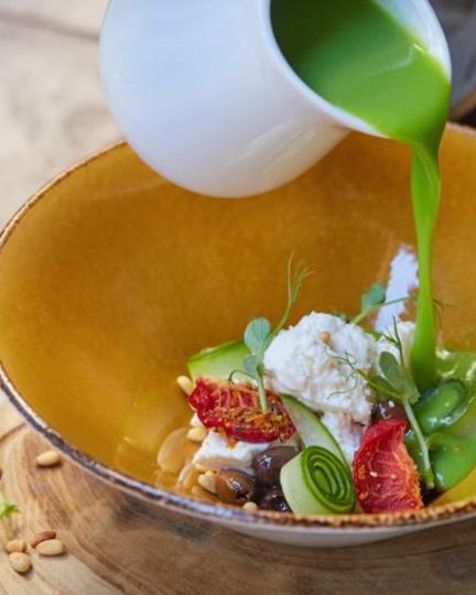 Рецепт холодного супа из зеленого горошка с домашним сыром