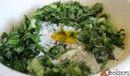 летний холодный суп с креветками и яйцом