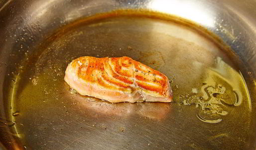 крем-суп из брокколи с лососем