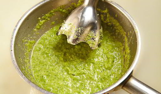 крем-суп из брокколи с лососем