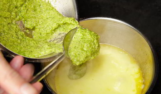 крем-суп из брокколи с лососем