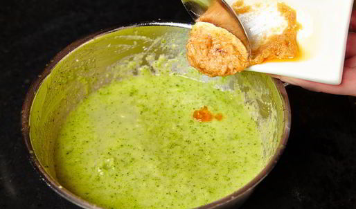 крем-суп из брокколи с лососем