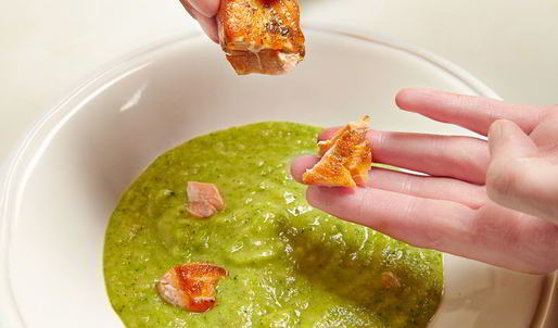 крем-суп из брокколи с лососем