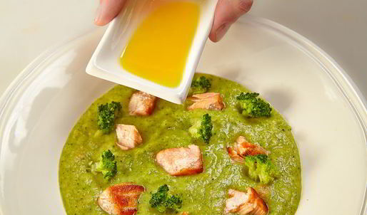 крем-суп из брокколи с лососем